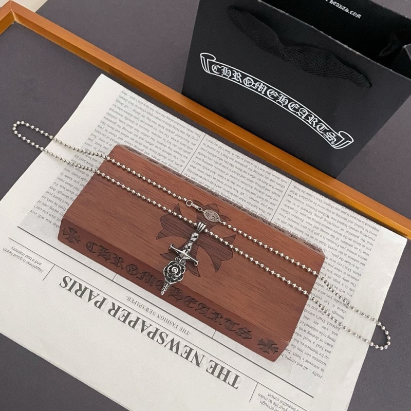 Ch*0me He**ts necklaces